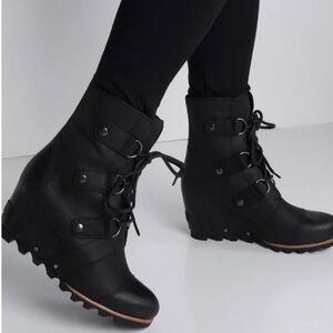Sorel Joan of Article wedge lace up boots. Size 8.5